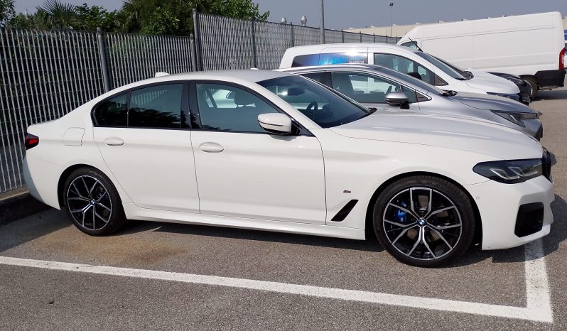 
								BMW-520 M X-DRIVE full									