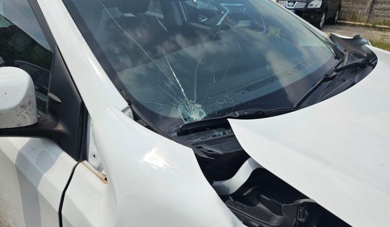 
								TOYTA AURIS full									